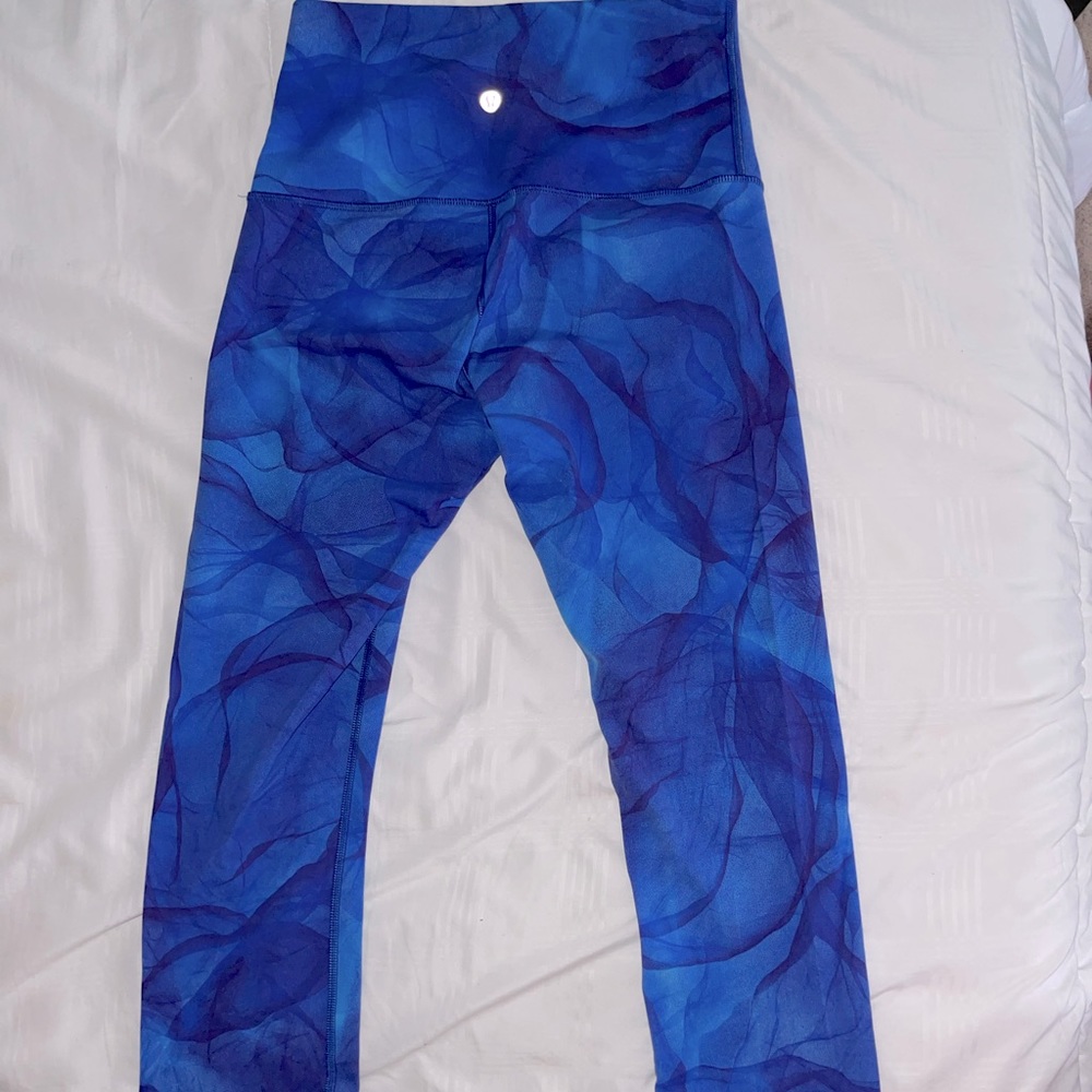 LULU LEMON CAPRI LEGGINGS